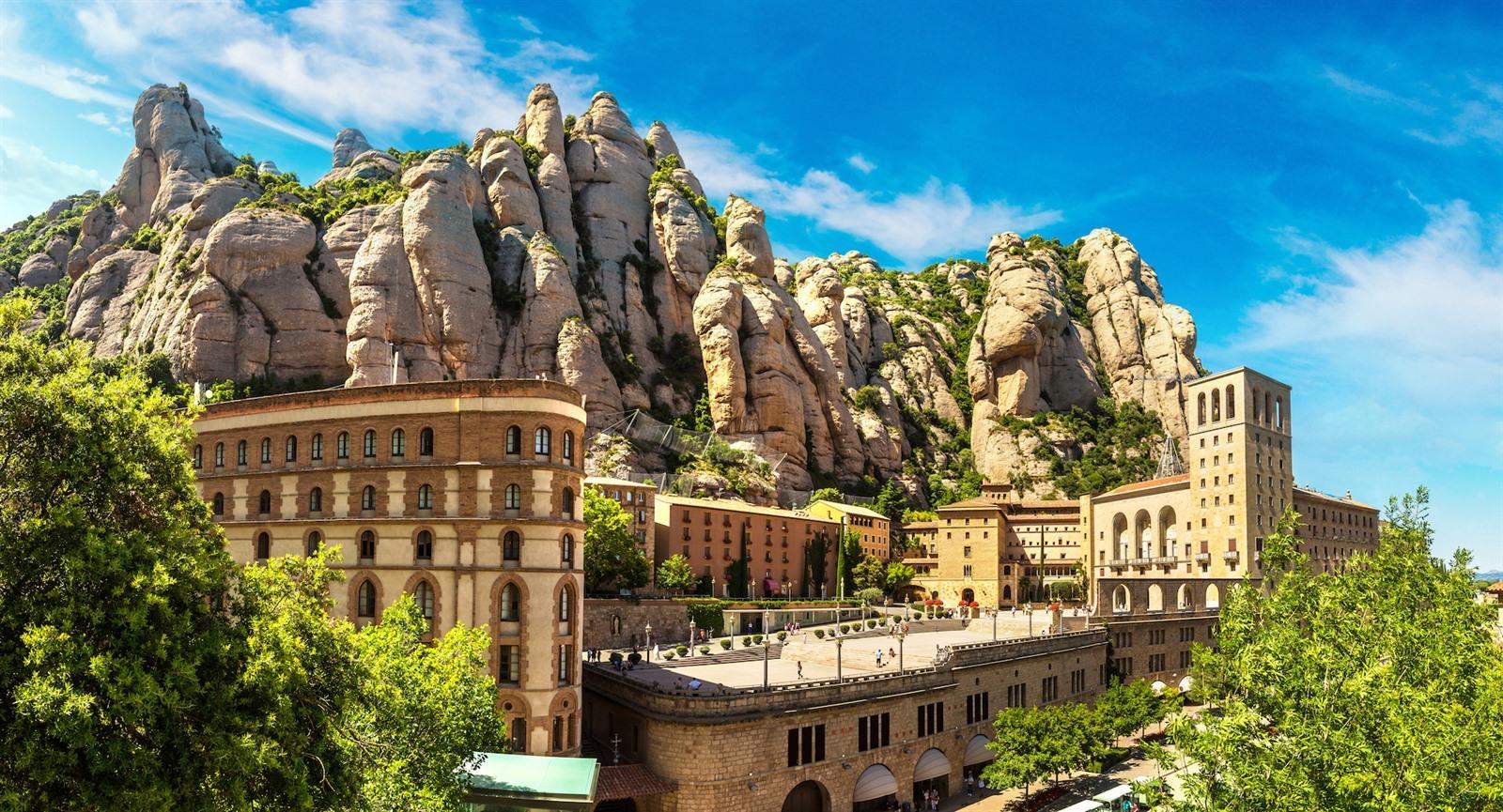 Muntanya de Montserrat, a prop d'Igualada