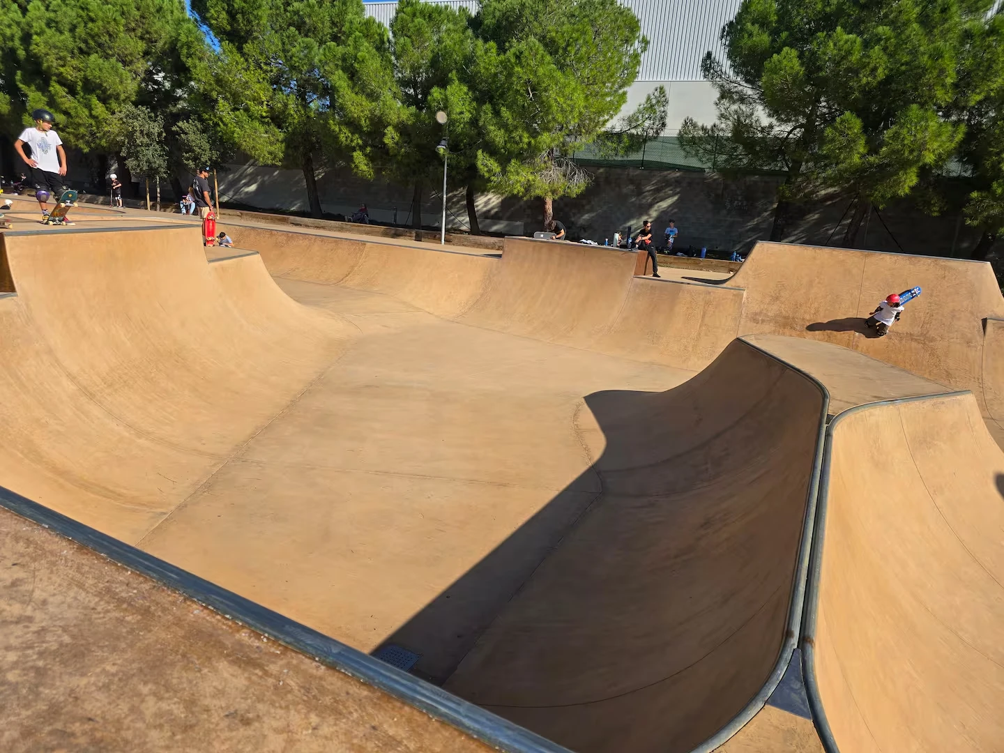 Skatepark i zona d'esbarjo, a 15 minuts